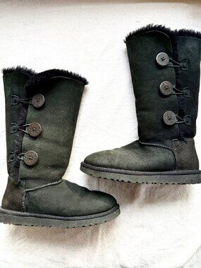(RESERVED) UGG Women’s 7 Black Bailey Button Triplet II Boot (RESERVED)